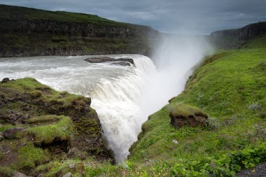 İzlanda'daki Gullfoss şelaleler