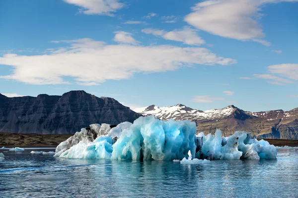 Refleksje w lagunie jokulsarlon — Zdjęcie stockowe