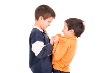 Büyük çocuk daha küçük zorbalık