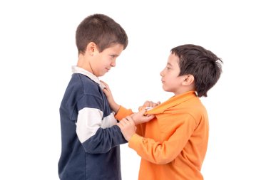 Büyük çocuk daha küçük zorbalık