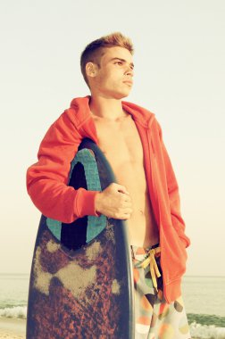 Yönetim Kurulu kaymağını ile genç çocuk