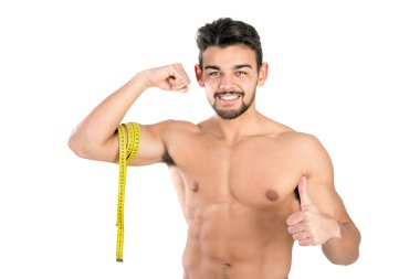 Teyp ölçme ile yakışıklı ve uygun bir adam