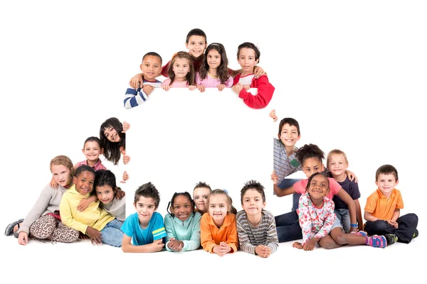 Grupo de crianças com placa em branco — Fotografia de Stock