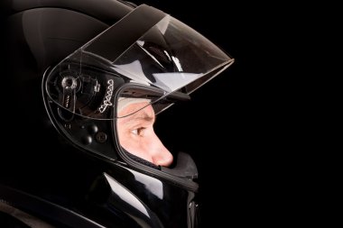 Kask ile yarış sürücüsü