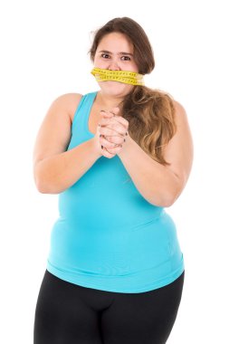 kız ile ölçüm bandı ağzı