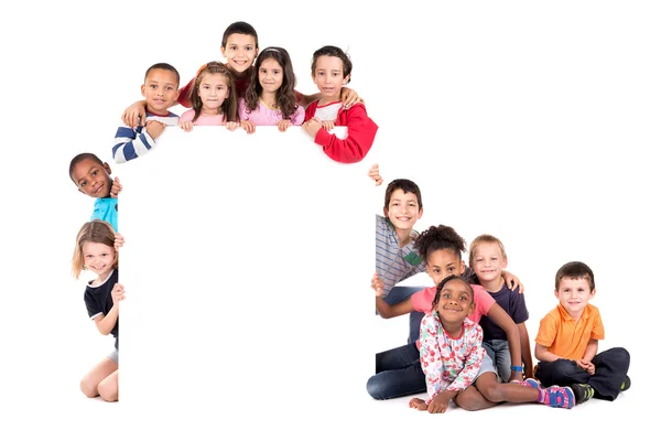 Skupina dětí s prázdné desky — Stock fotografie