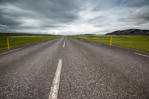 İzlanda'daki boş yol — Stok fotoğraf