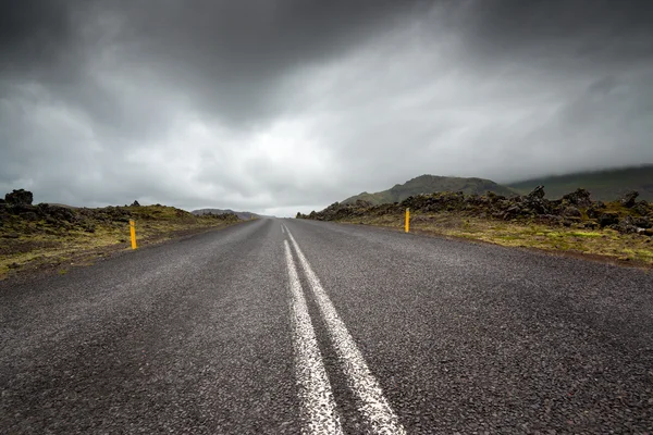 Camino vacío en Islandia — Foto de Stock