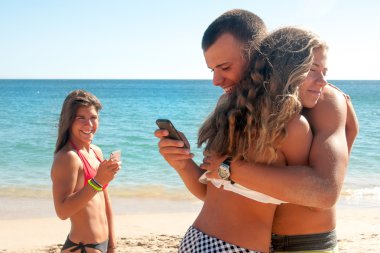 Çift ihanet kavramı