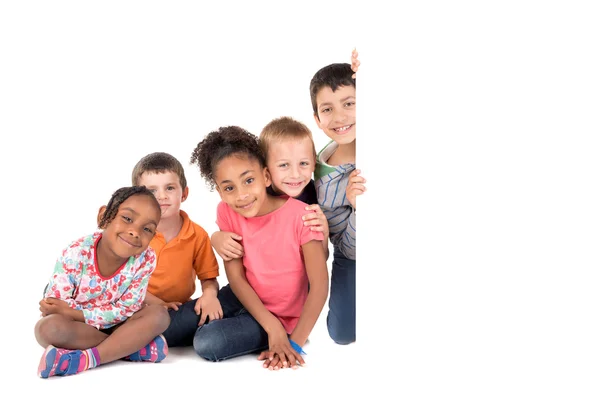 Grupo de niños con tablero en blanco —  Fotos de Stock