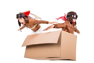 Uçan, seyahat eden iki erkek