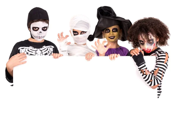 Niños con disfraces de Halloween — Foto de Stock