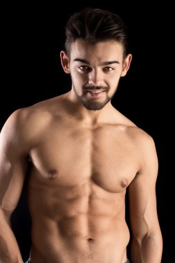 Yakışıklı genç adam.