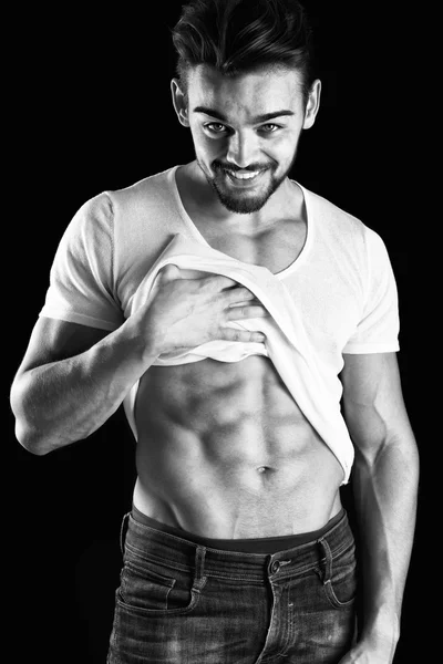 Hombre mostrando músculos abdominales —  Fotos de Stock