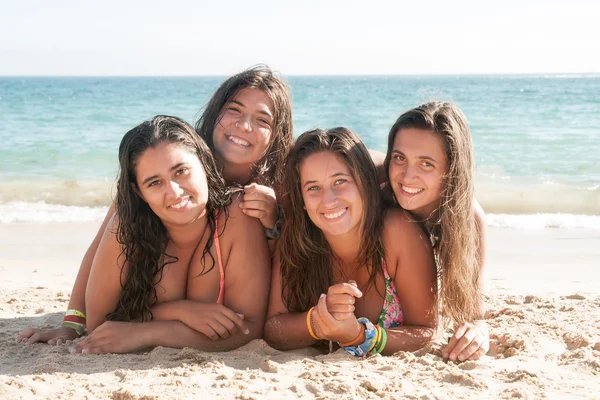 Vrienden in de zomer — Stockfoto