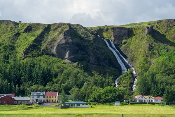 Waterfalls in Iceland mountains — Stock Photo, Image