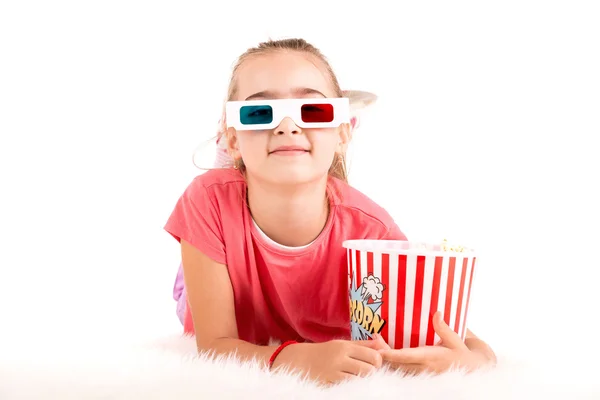 Kleines Mädchen in 3D-Filmen — Stockfoto