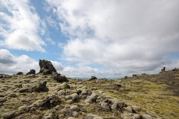 Montañas rocosas paisaje en Islandia — Foto de Stock