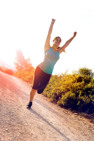 Jovem jogging menina — Fotografia de Stock