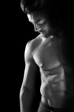 Yakışıklı genç adam.