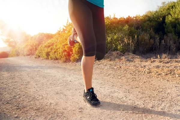 Piernas de chica corriendo — Foto de Stock