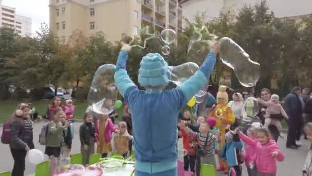 Kiev region, Chayki, Ukraine - November 2020: Children's show with animators. During the performance, animators entertain the children with soap bubbles. — Stock Video