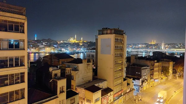 Istanbul Turecko Prosinec 2020 Pohled Noční Město Vysoké Staré Domy — Stock fotografie