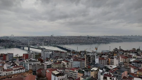 土耳其伊斯坦布尔 2020年12月 从空中俯瞰伊斯坦布尔 伊斯坦布尔全景 周末隔离期间游览伊斯坦布尔 Covid 19大流行期间伊斯坦布尔街道空旷 伊斯坦布尔没有游客 — 图库照片