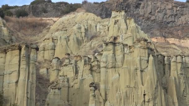 Vista Las Montañas Kuladokiya Una Inusual Formación Rocas Volcánicas Ciudad — Vídeo de stock