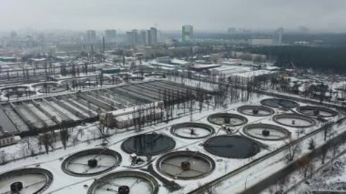 Avrupa, Kiev, Ukrayna - Şubat 2021: Bortnytsia hava istasyonu, Bortnychi. Hava aracı görüntüsü. Lağım arıtma tesisi. Atık su arıtma tesisi. Kyiv Bortnychi hava istasyonu.