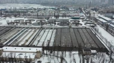 Avrupa, Kiev, Ukrayna - Şubat 2021: Bortnytsia hava istasyonu, Bortnychi. Hava aracı görüntüsü. Lağım arıtma tesisi. Atık su arıtma tesisi. Kyiv Bortnychi hava istasyonu.