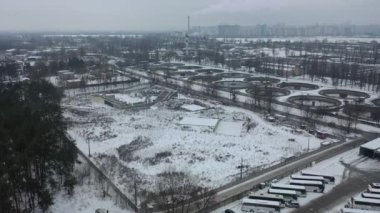 Avrupa, Kiev, Ukrayna - Şubat 2021: Podil bölgesi, St. Andrew Kilisesi, Kontraktova Meydanı ve Kiev 'in hava manzarası. Şehre bakan eski binalar..