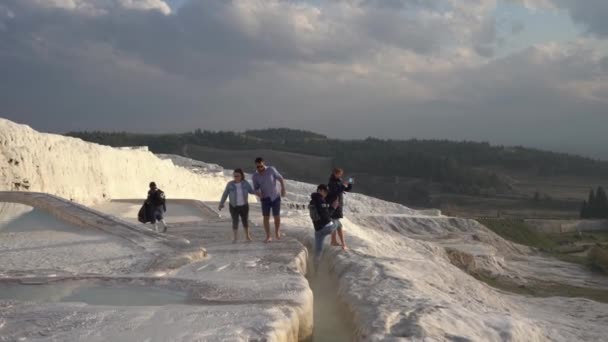 Pamukkale Turkey January 2021 Tourists Walk Thermal Springs Pamukkale Sunset — Stock Video