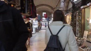 İzmir, Türkiye - Ocak 2021: Kentin sokak manzarası.