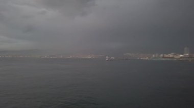 İzmir, Türkiye - Ocak 2021: Kentin sokak manzarası.