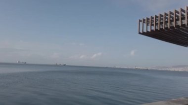 İzmir, Türkiye - Ocak 2021: Kentin sokak manzarası.