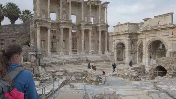 Сельчук, Эфес, Турция - январь 2021 года: Вид на руины древнегреческого города Эфес около Сельчука. Руины древнего города. — стоковое видео