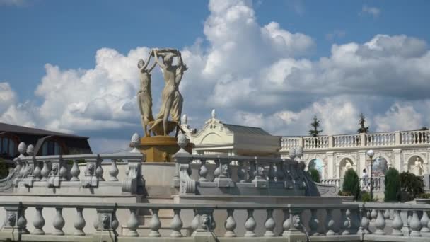 ブリーチ チェルニヒフ地方 ウクライナ 2021年7月 イタリアスタイルの装飾噴水 ウィーン式の噴水像 — ストック動画