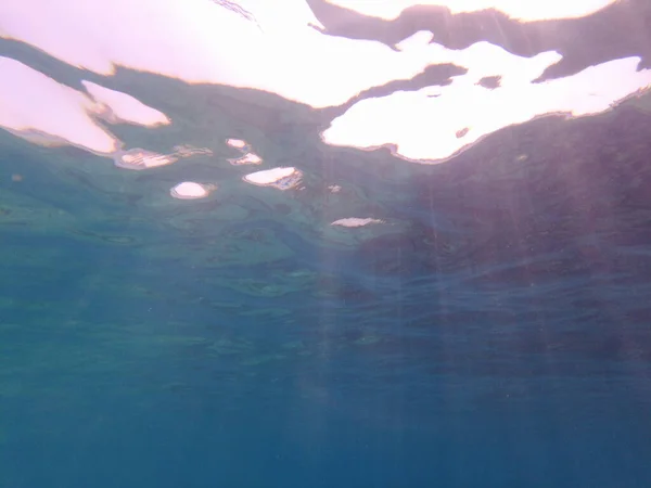 Abismo Azul Mar Mediterrâneo Raios Solares Debaixo Água Água Azul — Fotografia de Stock