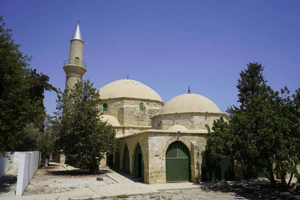 2021年9月 塞浦路斯拉纳卡 位于盐湖畔的哈拉苏丹清真寺 咸湖干涸了 地球表面的天然盐 — 图库照片
