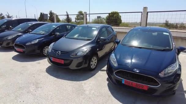 Larnaca Kıbrıs Eylül 2021 Araba Kiralama Seferi Kiralık Arabalar Park — Stok video
