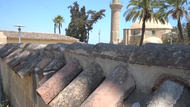 Larnaca Cypern September 2021 Hala Sultan Tekke Moskén Bakgrunden Saltsjö — Stockvideo