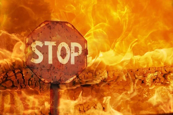 Verkeersstopbord Vlam Van Vuur Als Achtergrond Teken Van Gevaar Voor — Stockfoto