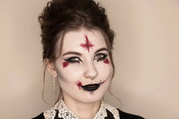 Ritratto Una Giovane Ragazza Immagine Una Strega Halloween Uno Sfondo — Foto Stock