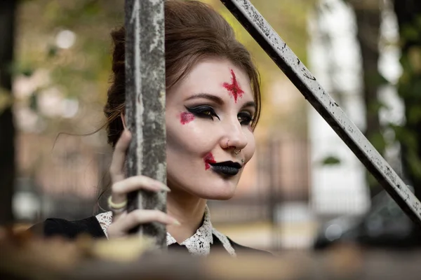 Portré Egy Fiatal Lány Kép Egy Boszorkány Halloween Városi Stílusban — Stock Fotó