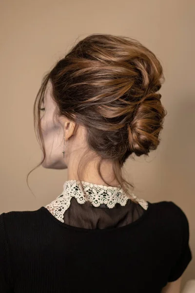 Penteado Noite Modelo Fundo Isolado Fechar — Fotografia de Stock