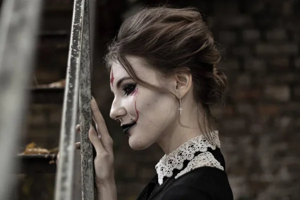Portré Egy Fiatal Lány Kép Egy Boszorkány Halloween Városi Stílusban — Stock Fotó
