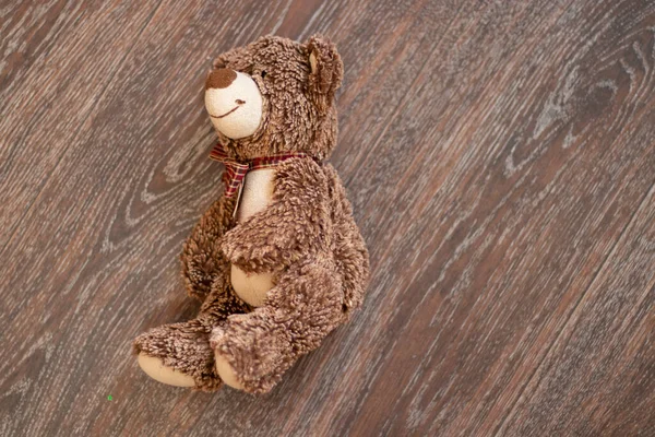 Medvídek Hnědý Leží Dřevěné Podlaze Dětské Hračky — Stock fotografie