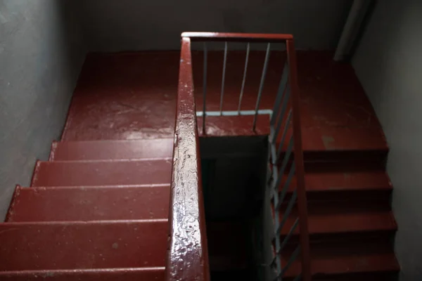 Vieja Escalera Oscura Sucia Soviética Edificio Apartamentos Ciudad Dnipro Ucrania —  Fotos de Stock