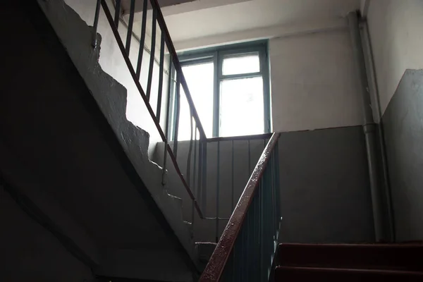 Tangga Gelap Soviet Tua Sebuah Gedung Apartemen Kota Dnipro Ukraine — Stok Foto